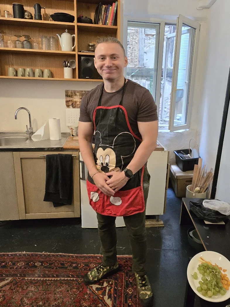 Markus Tammeoja at a ceramics class